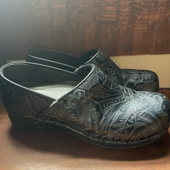 Dansko Tooled Leather Clogs Size 37 - Picture 4 of 5